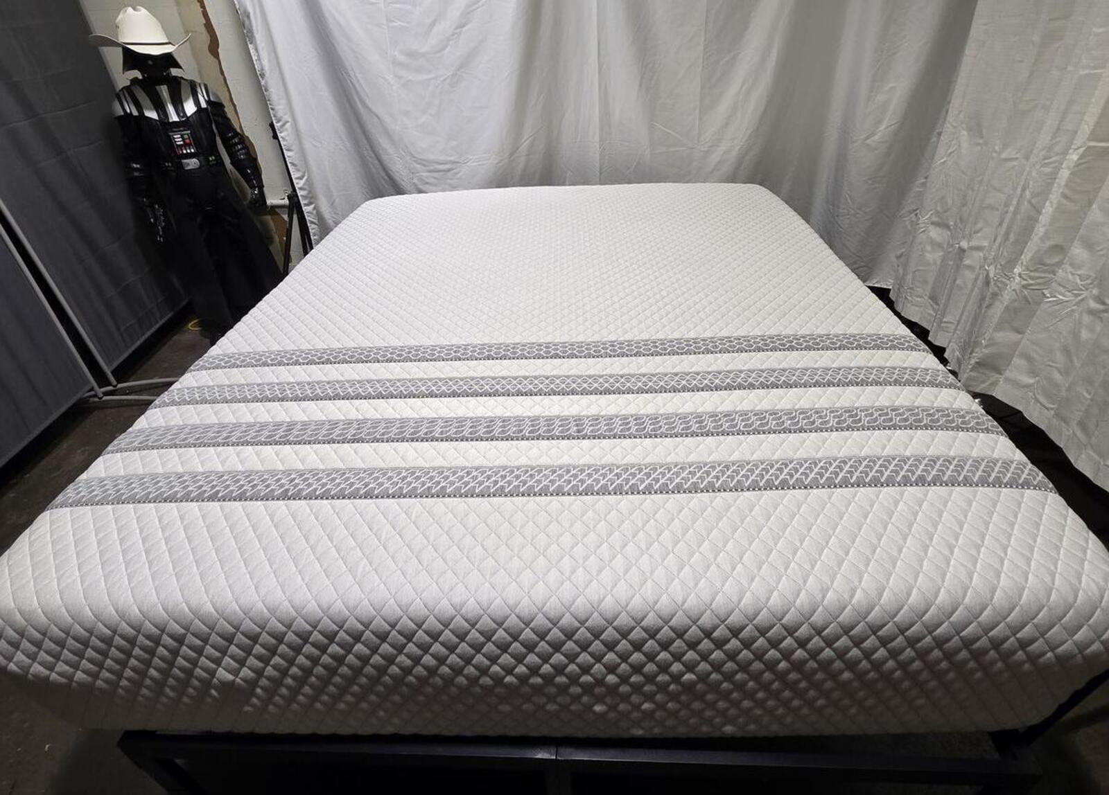 Leesa Sapira Hybrid Queen mattress, Like New Condition - PDX Furnish