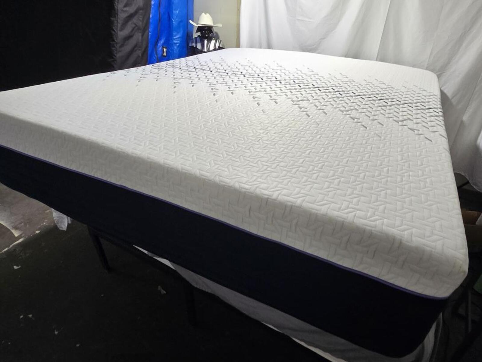 Nectar Luxe Hybrid King mattress, Like New Condition - PDX Furnish