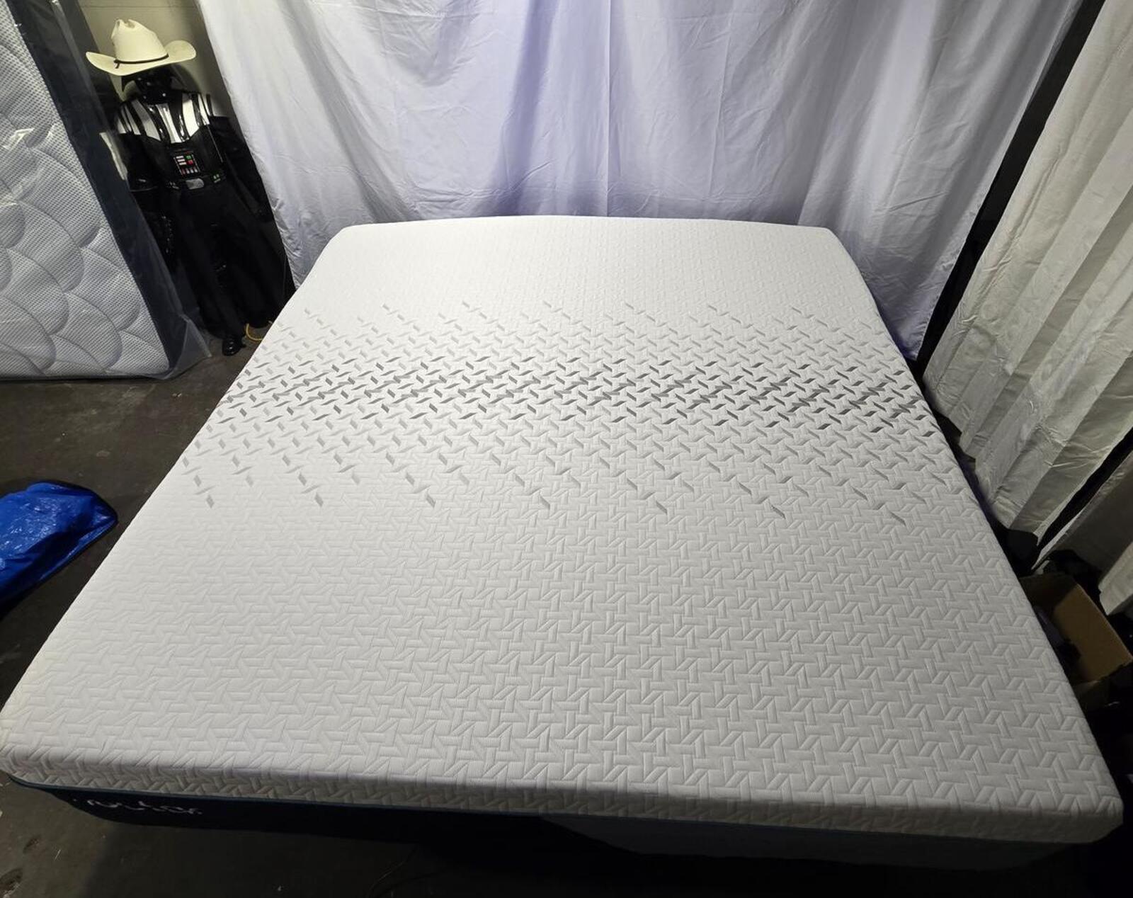 Nectar Premier Hybrid King mattress, Great Condition - PDX Furnish