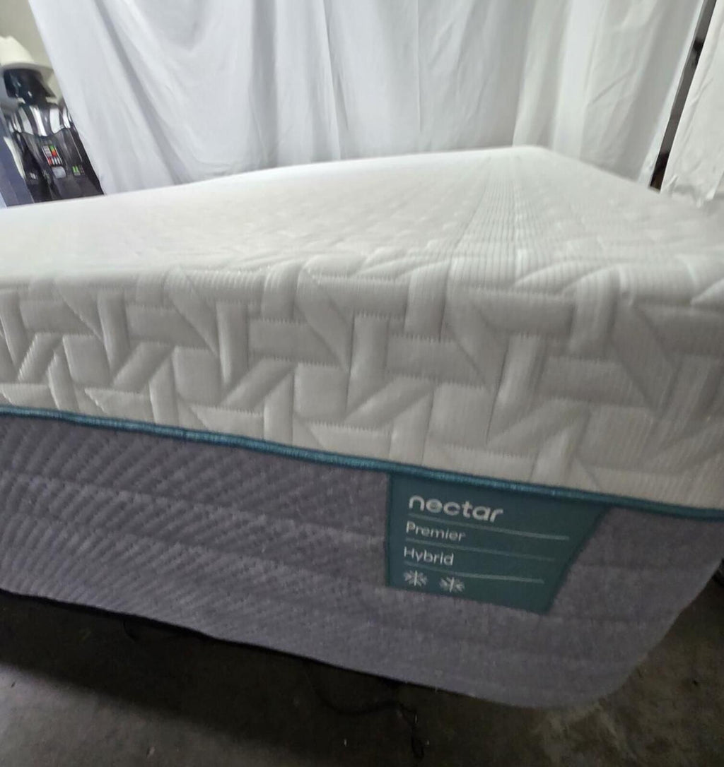 Nectar Premier Hybrid King mattress, Great Condition - PDX Furnish