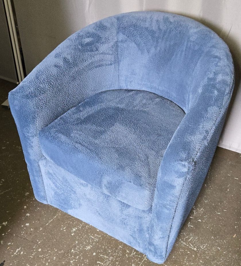 Odessa Barrel Style Armchair w/ reversible cushion, Like New - PDX Furnish