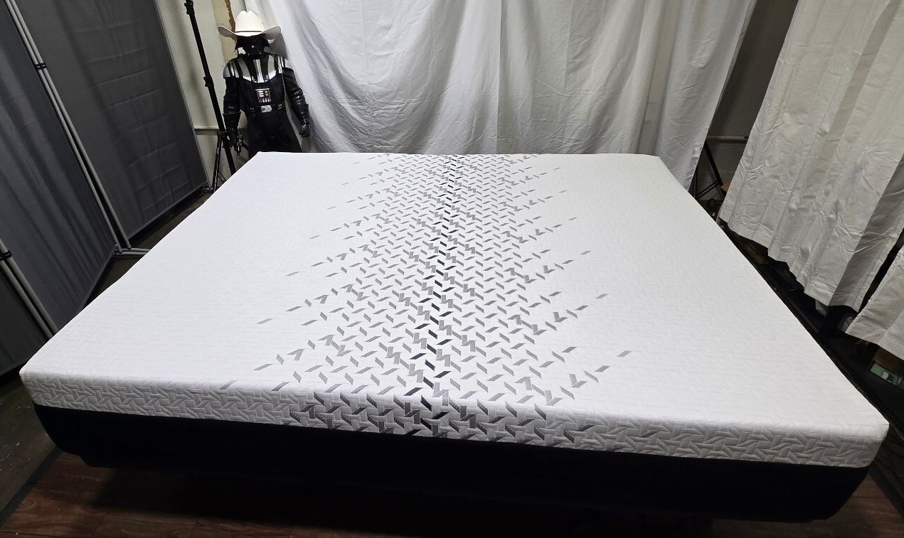 Nectar Luxe Memory Foam Queen mattress, Like New Condition