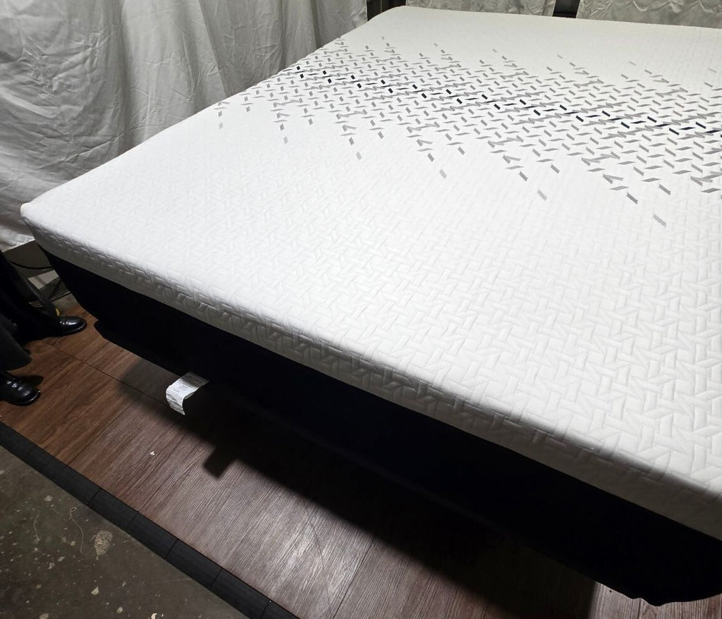 Nectar Luxe Memory Foam Queen mattress, Like New Condition