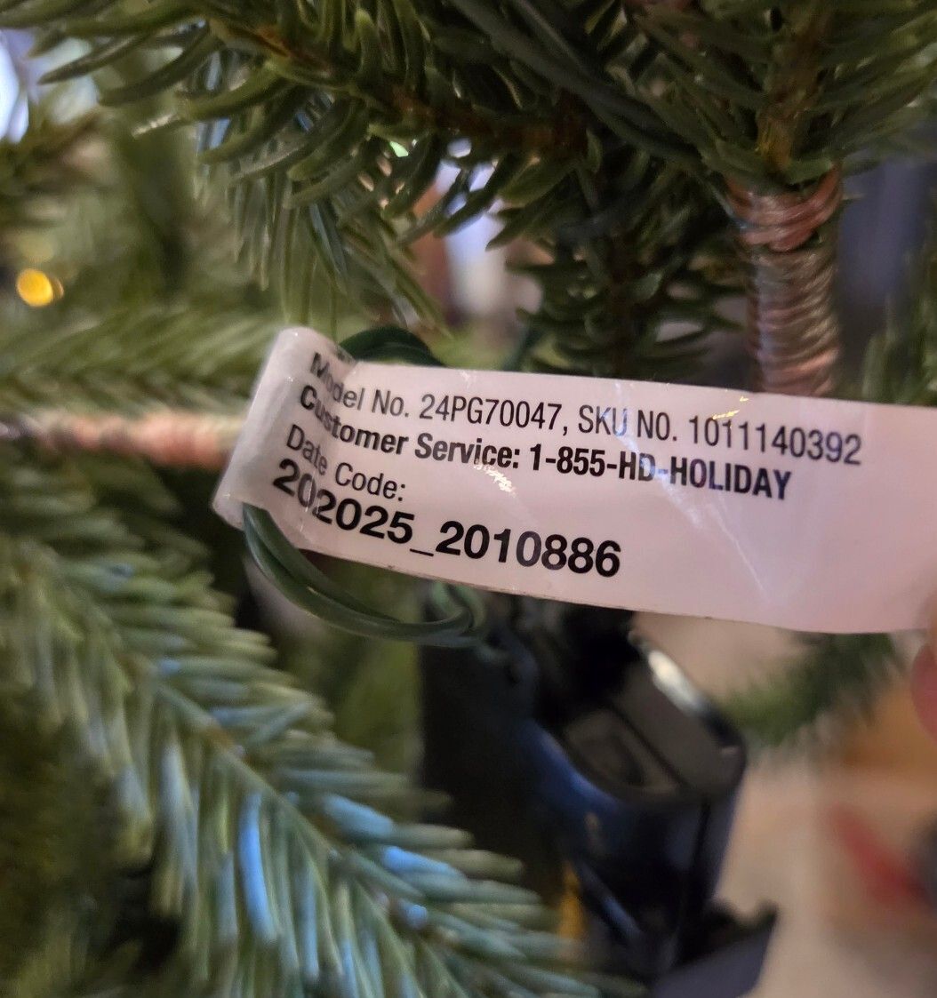 9 ft Hillcrest Noble Fir Pre-Lit LED Garland w/ Timer – Battery Operated NEW