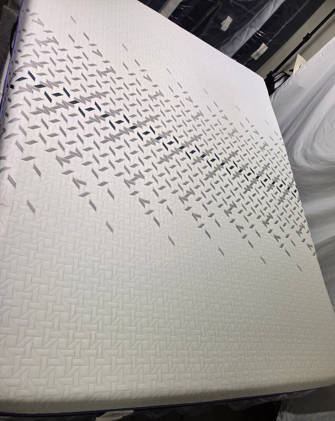 Nectar luxe Queen Hybrid mattress, Great Condition