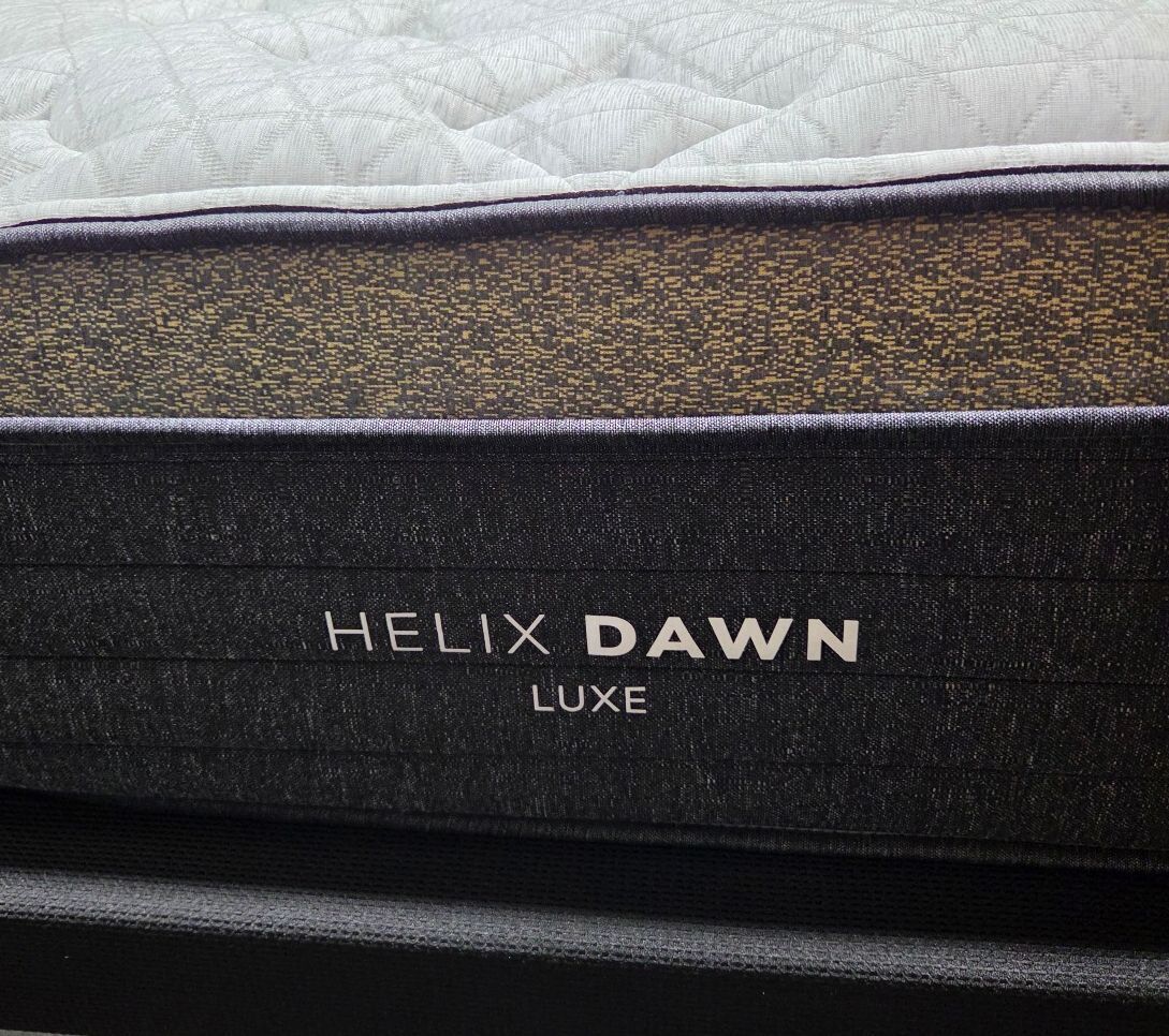 Helix Luxe Dawn, King mattress, Like New Condition
