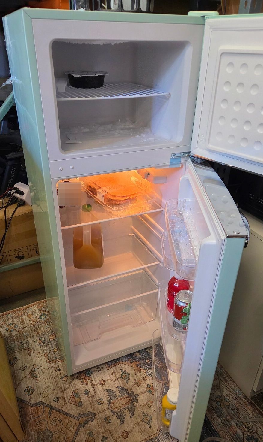 Frigidaire 7.5 Cu. Ft. Retro 2-Door Apartment Refrigerator with Top Freezer