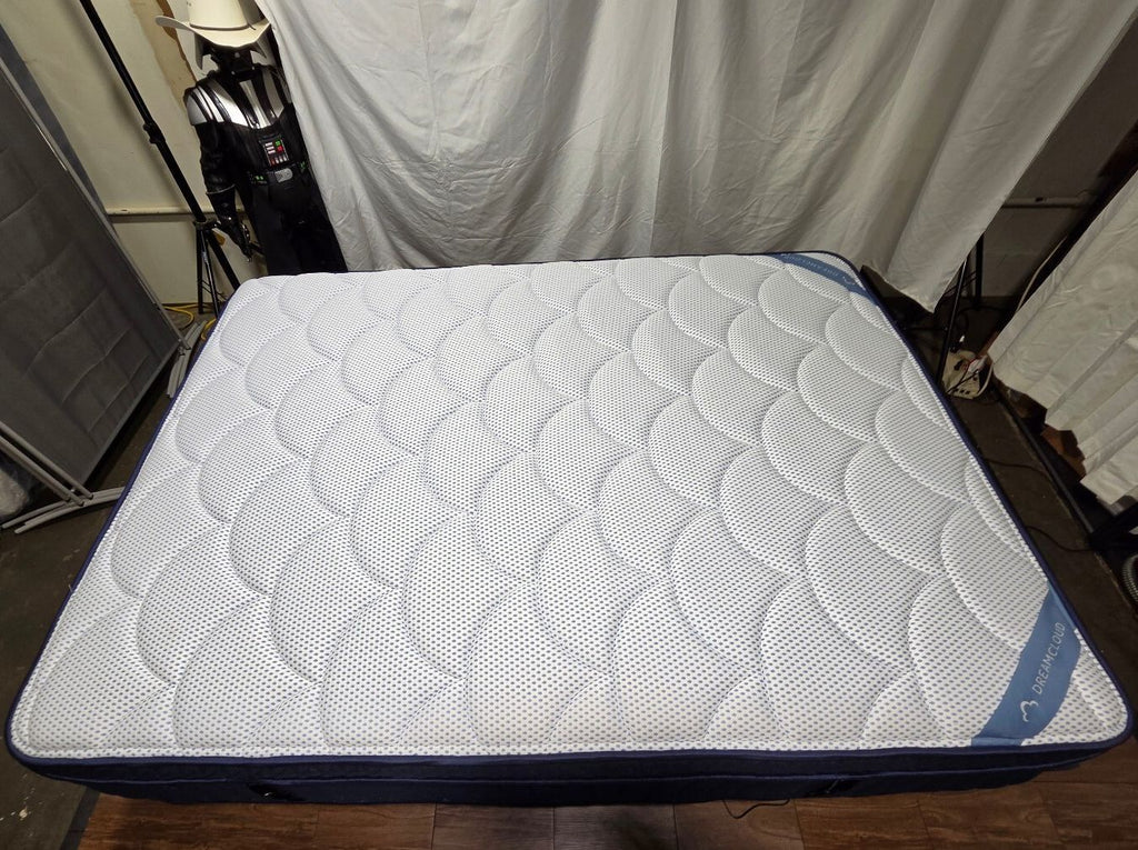 Dreamcloud Premier hybrid Queen mattress, Like New Condition