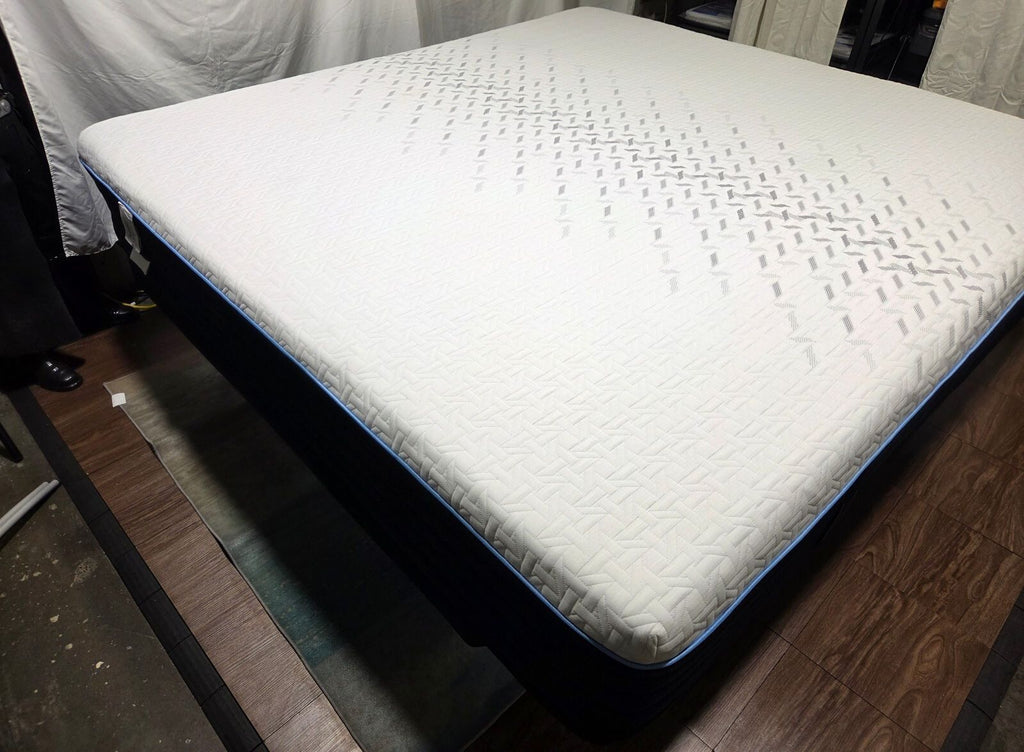 Nectar Classic Hybrid King mattress, Mint Condition