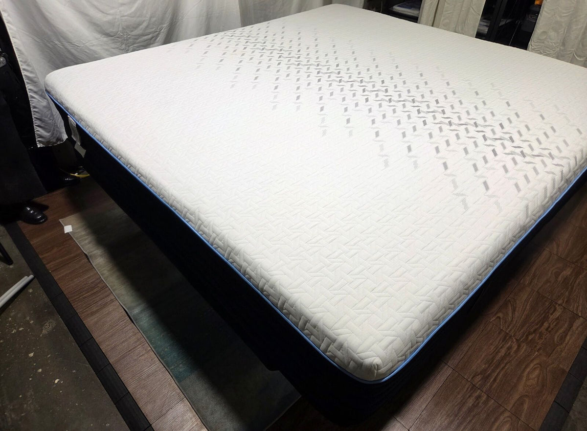 Nectar Classic Hybrid King mattress, Mint Condition