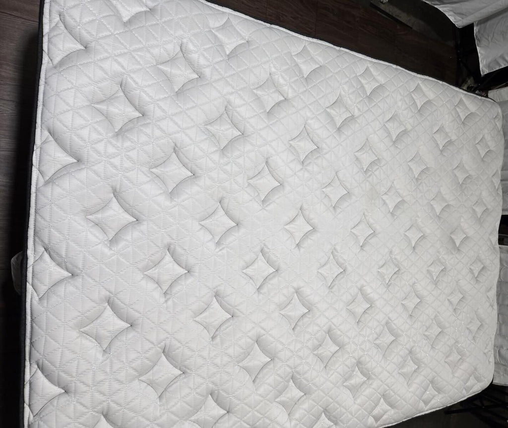 Helix Luxe Midnight Queen mattress, Like New Condition