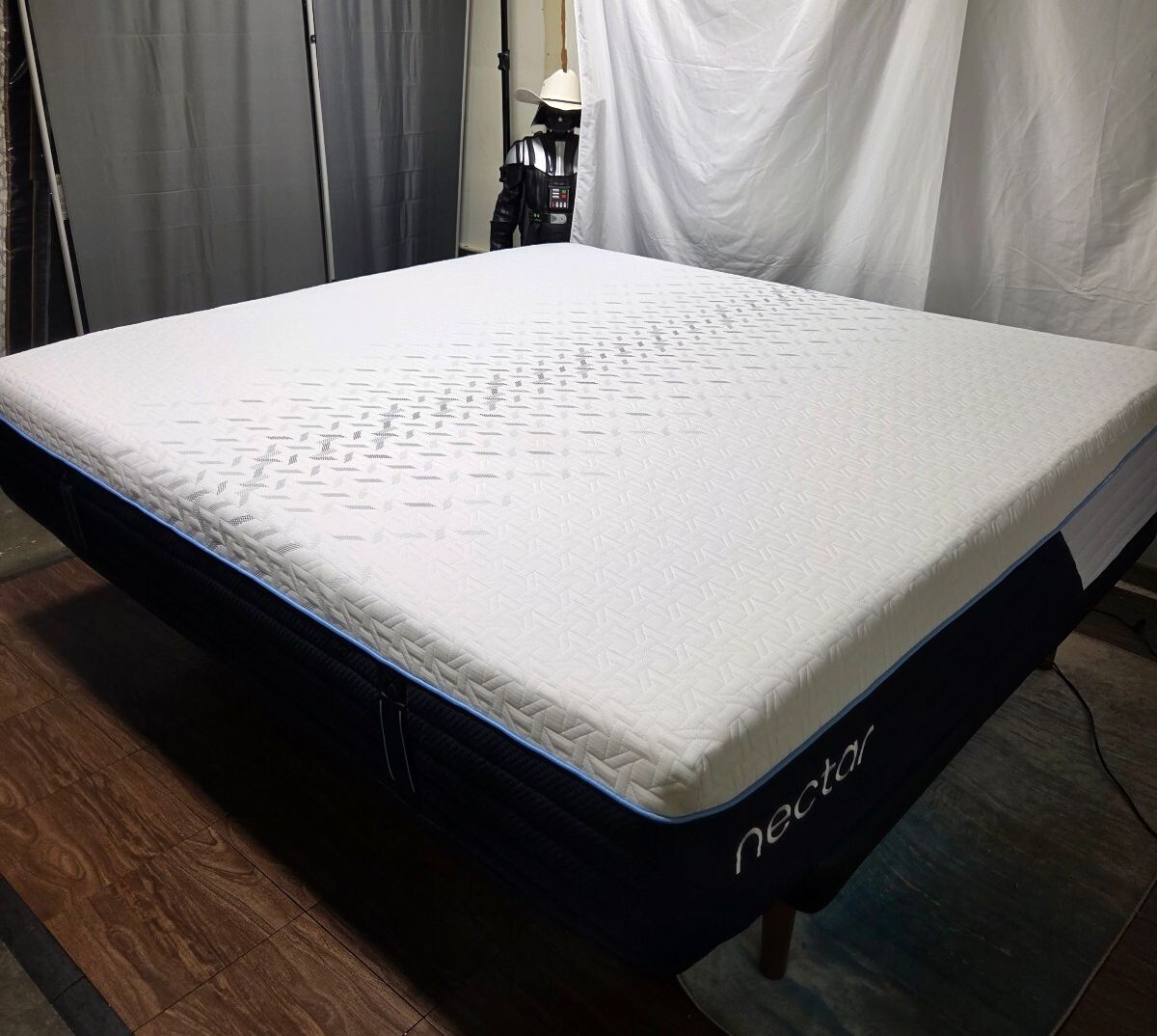 Nectar Classic Hybrid King mattress, Mint Condition