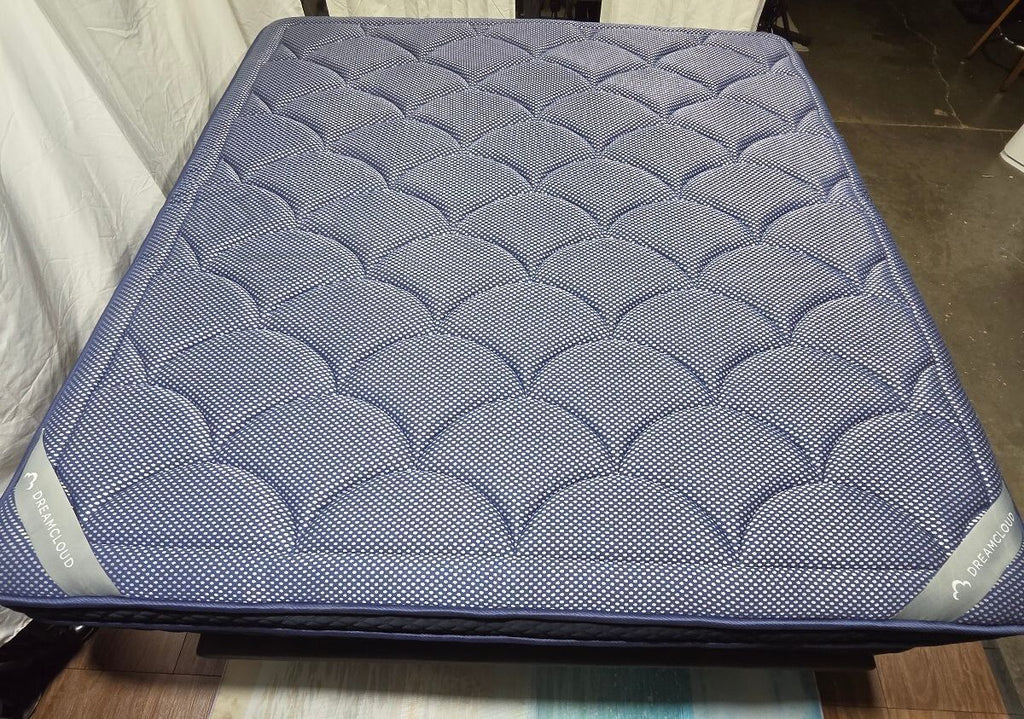 The DreamCloud Premier Rest, King mattress, Like New Condition