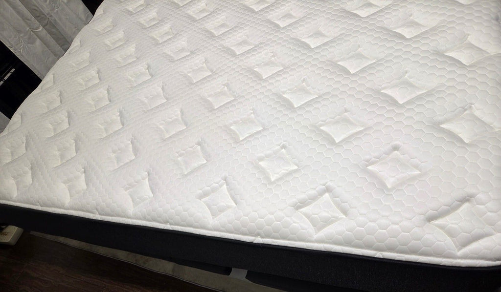 Nolah signature 12" foam queen mattress, Like New Condition