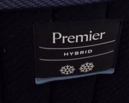 Dreamcloud Premier hybrid Queen mattress, Like New Condition