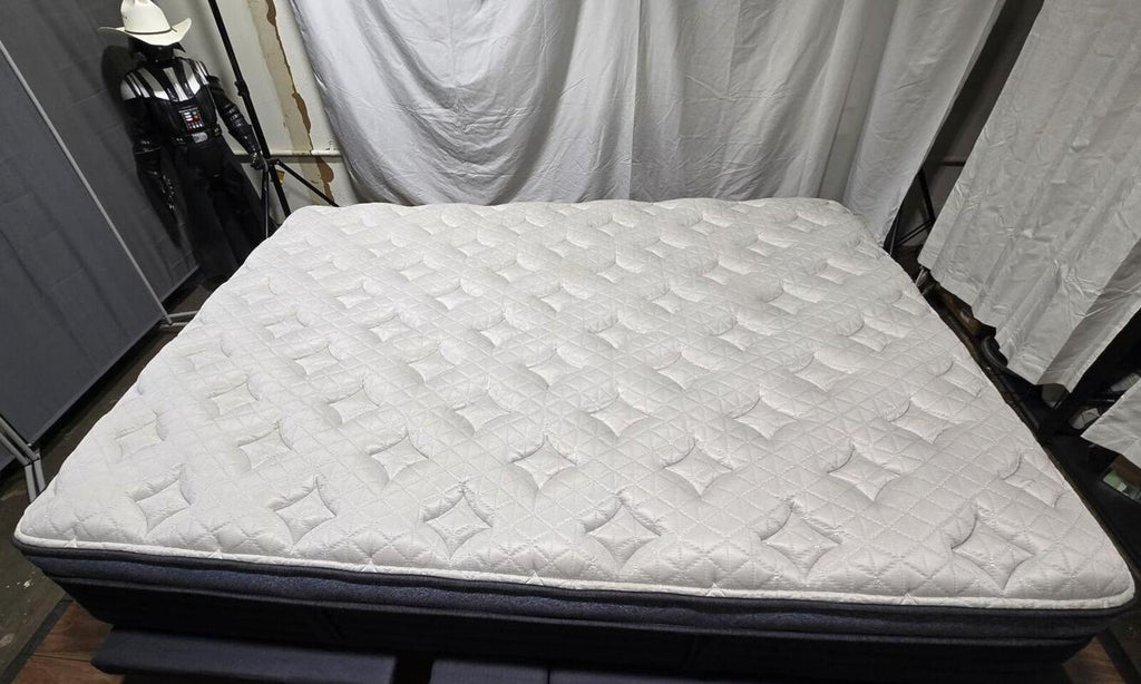 Helix Luxe Midnight Queen mattress, Like New Condition