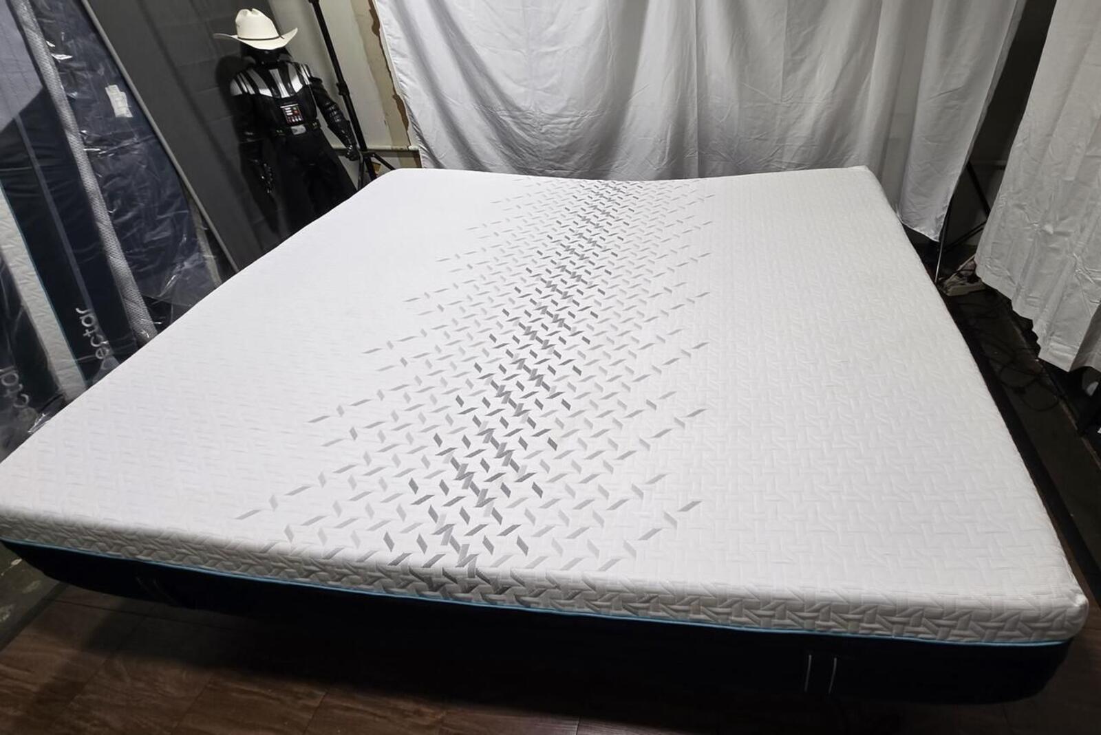 Nectar premier Hybrid King mattress, Great Condition