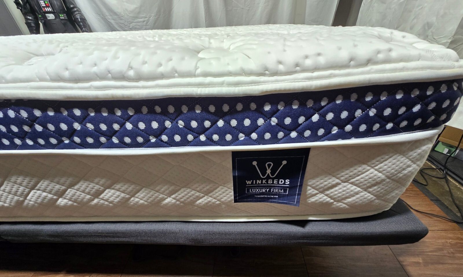 Winkbed w/ Frost Cooling, Luxury Firm Queen mattress, Like New Condition