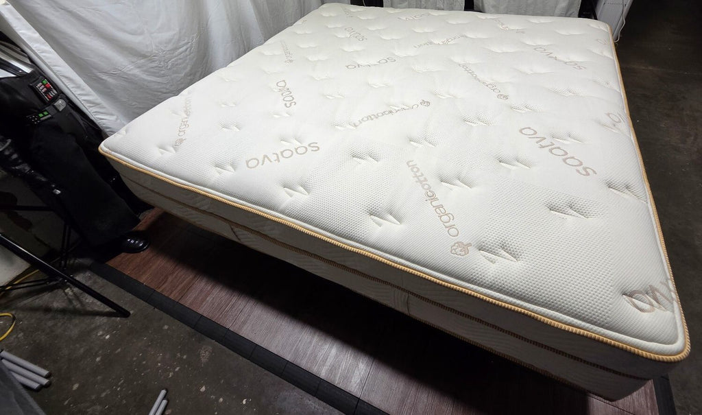 Saatva Classic Plush 14.5" King mattress, Like New Condition