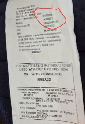 Dreamcloud Premier hybrid Queen mattress, Like New Condition