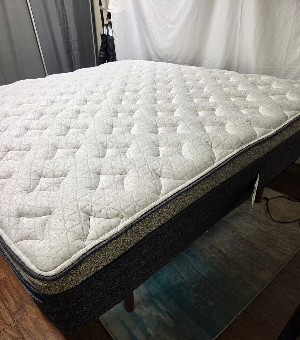 Helix Luxe Dawn, King mattress, Like New Condition