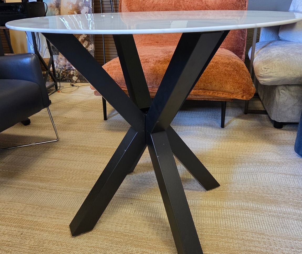 Faux marble glass table w/metal base, 35.5" diameter