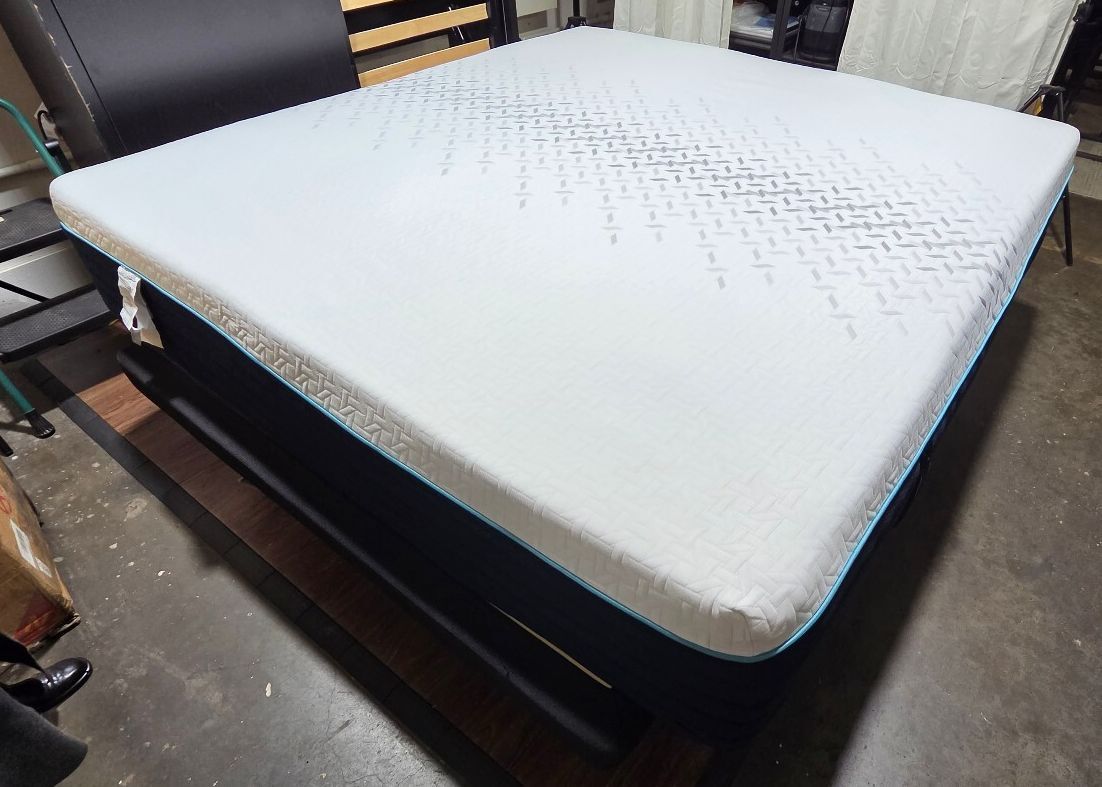 Nectar Premier Hybrid 13" King Mattress – Like New Open Box (Dual Cooling)