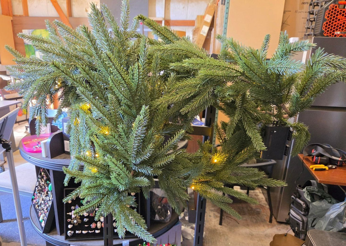 9 ft Hillcrest Noble Fir Pre-Lit LED Garland w/ Timer – Battery Operated NEW