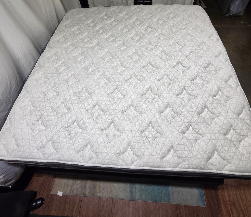 Helix Luxe Dawn, King mattress, Like New Condition
