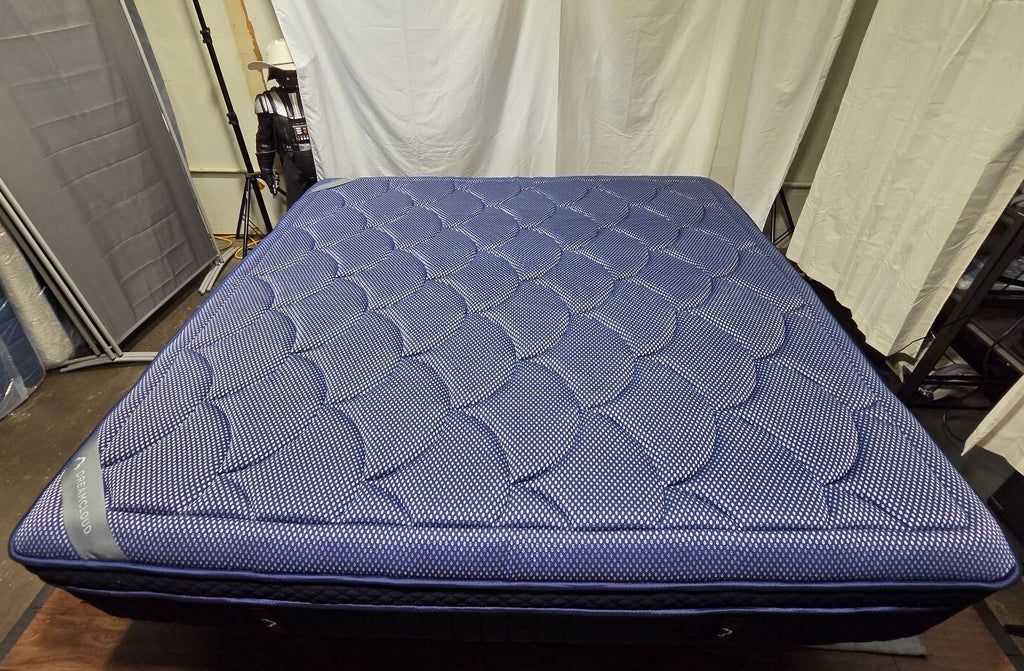 The DreamCloud Premier Rest, King mattress, Like New Condition