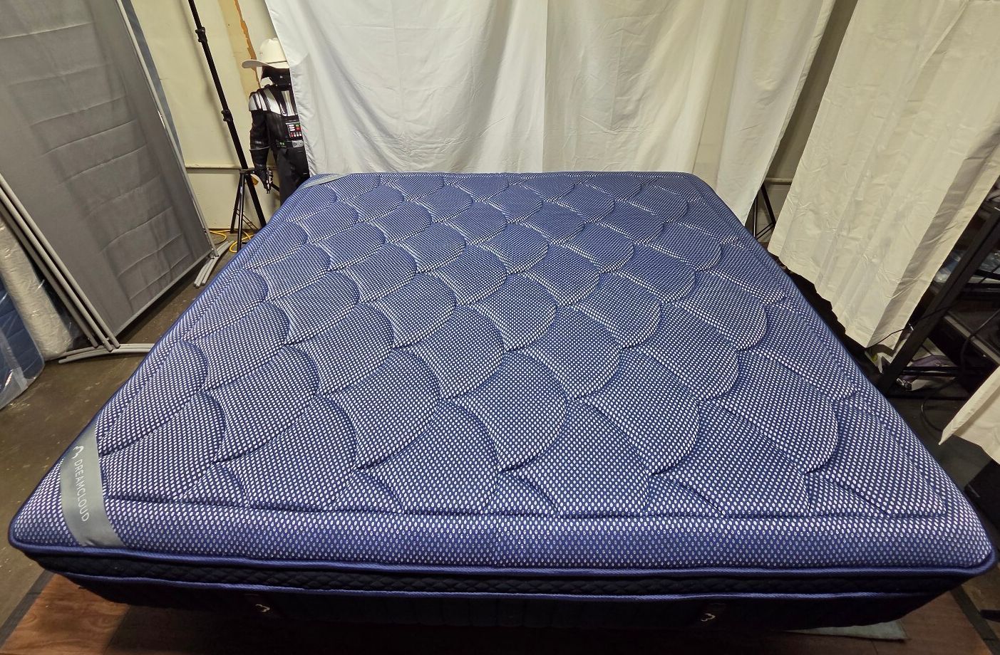 The DreamCloud Premier Rest, King mattress, Like New Condition