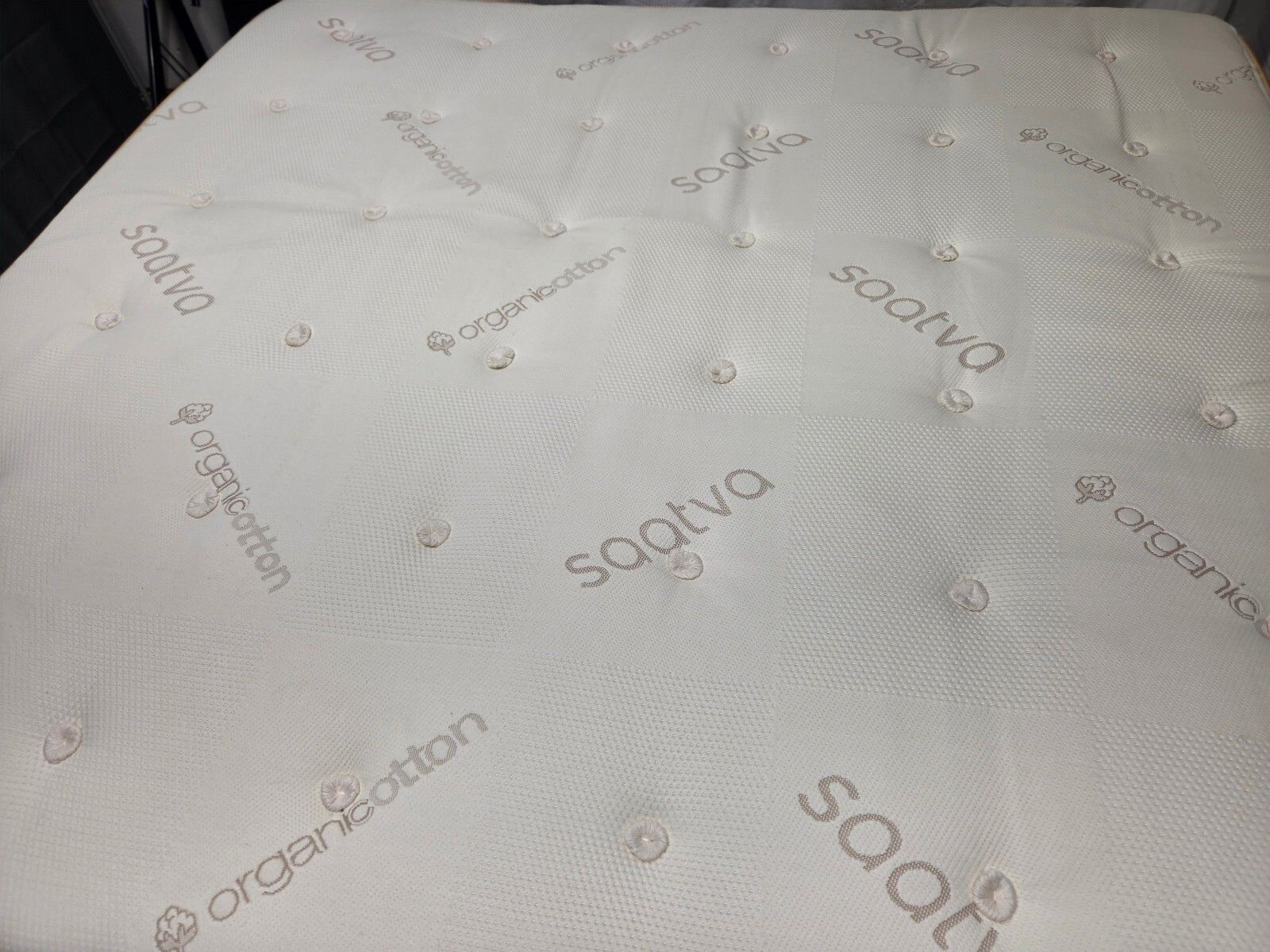 Saatva Latex Hybrid King mattress, Like New Condition