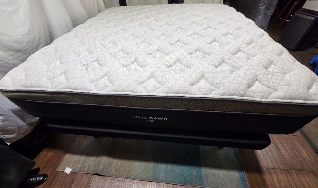 Helix Luxe Dawn, King mattress, Like New Condition