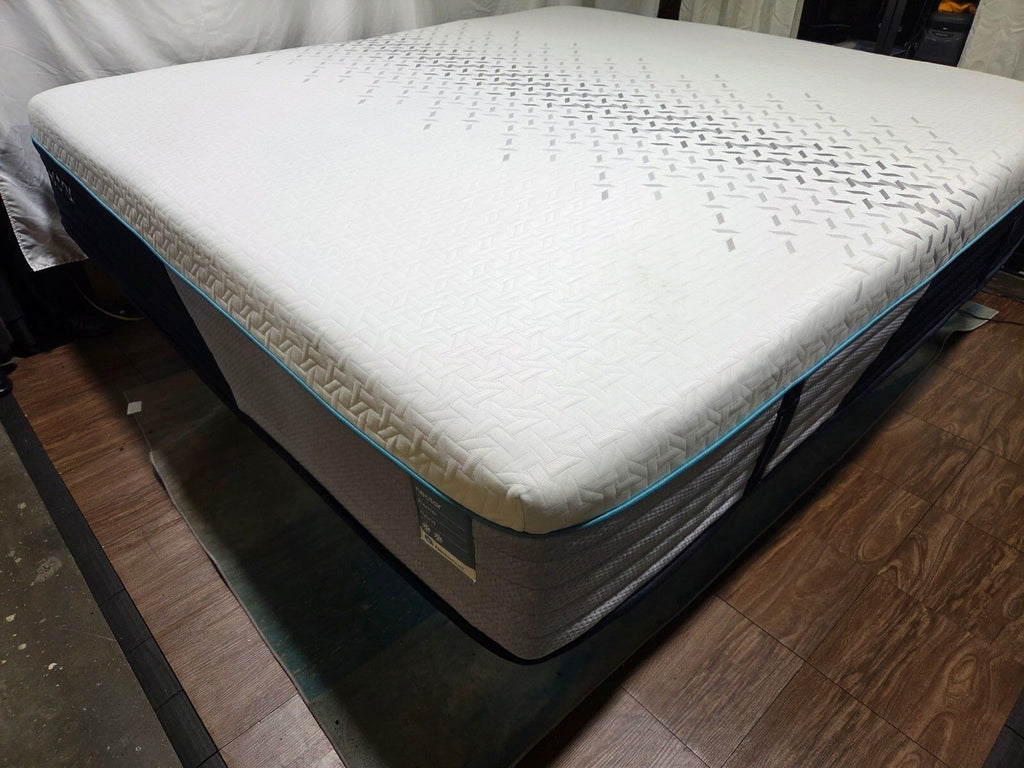 Nectar Premier Hybrid King Mattress w/ NectarCool Tech, Great condition