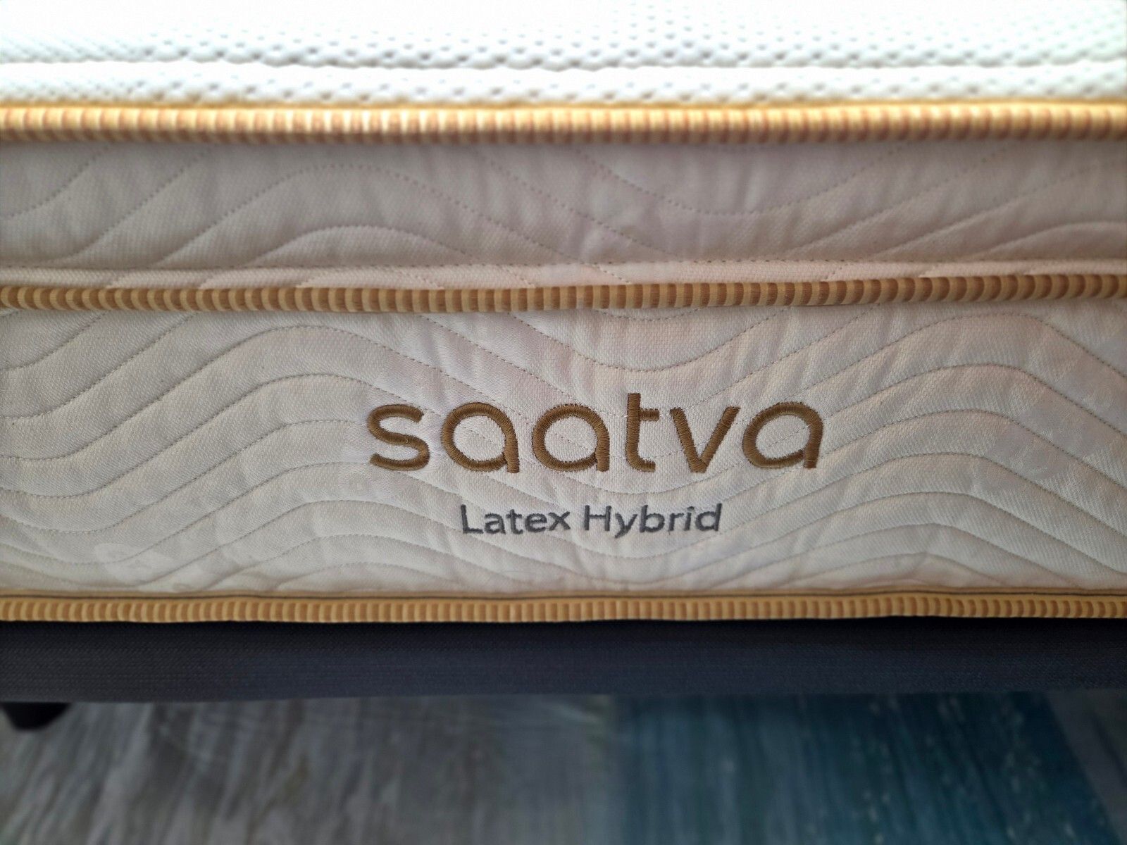 Saatva Latex Hybrid King mattress, Like New Condition