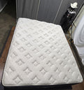 Helix Luxe Midnight Queen mattress, Like New Condition
