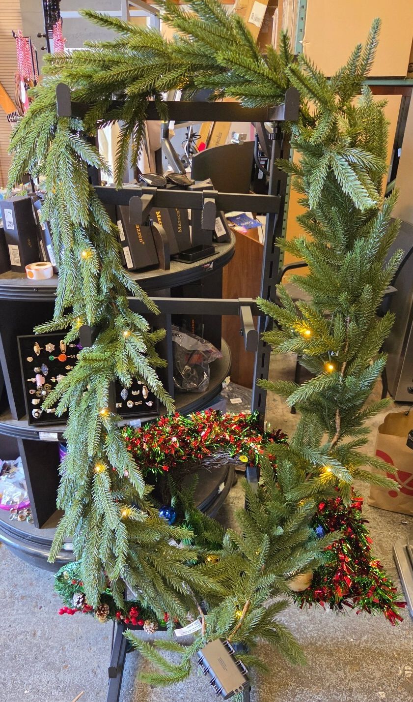 9 ft Hillcrest Noble Fir Pre-Lit LED Garland w/ Timer – Battery Operated NEW