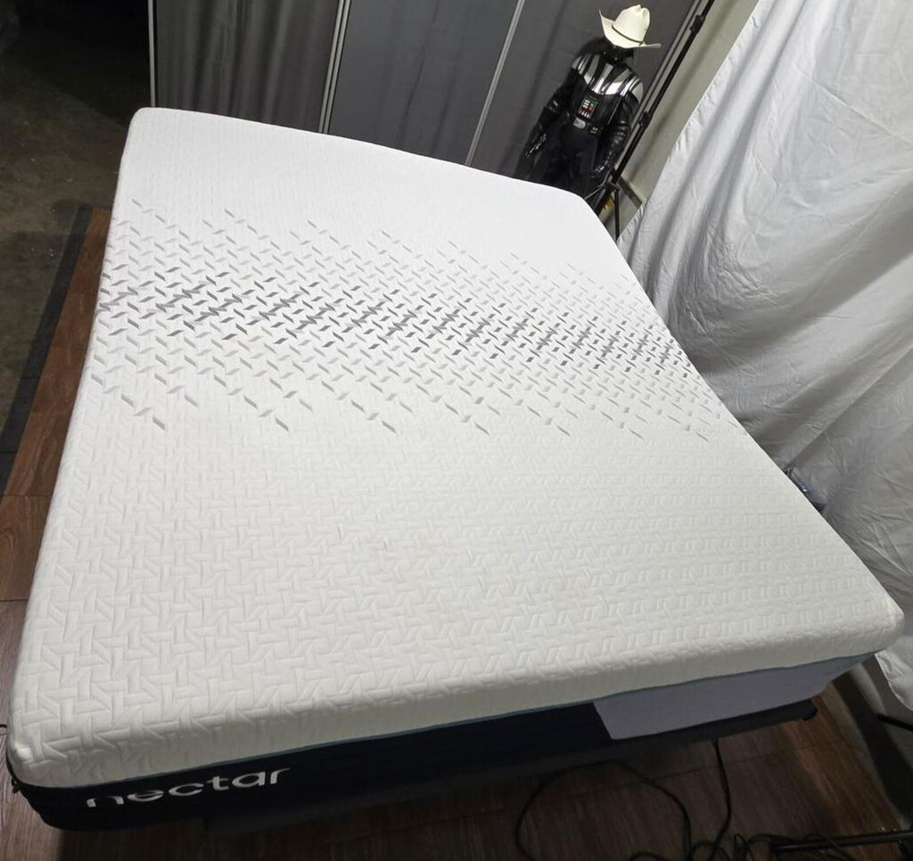 Nectar premier Hybrid King mattress, Great Condition