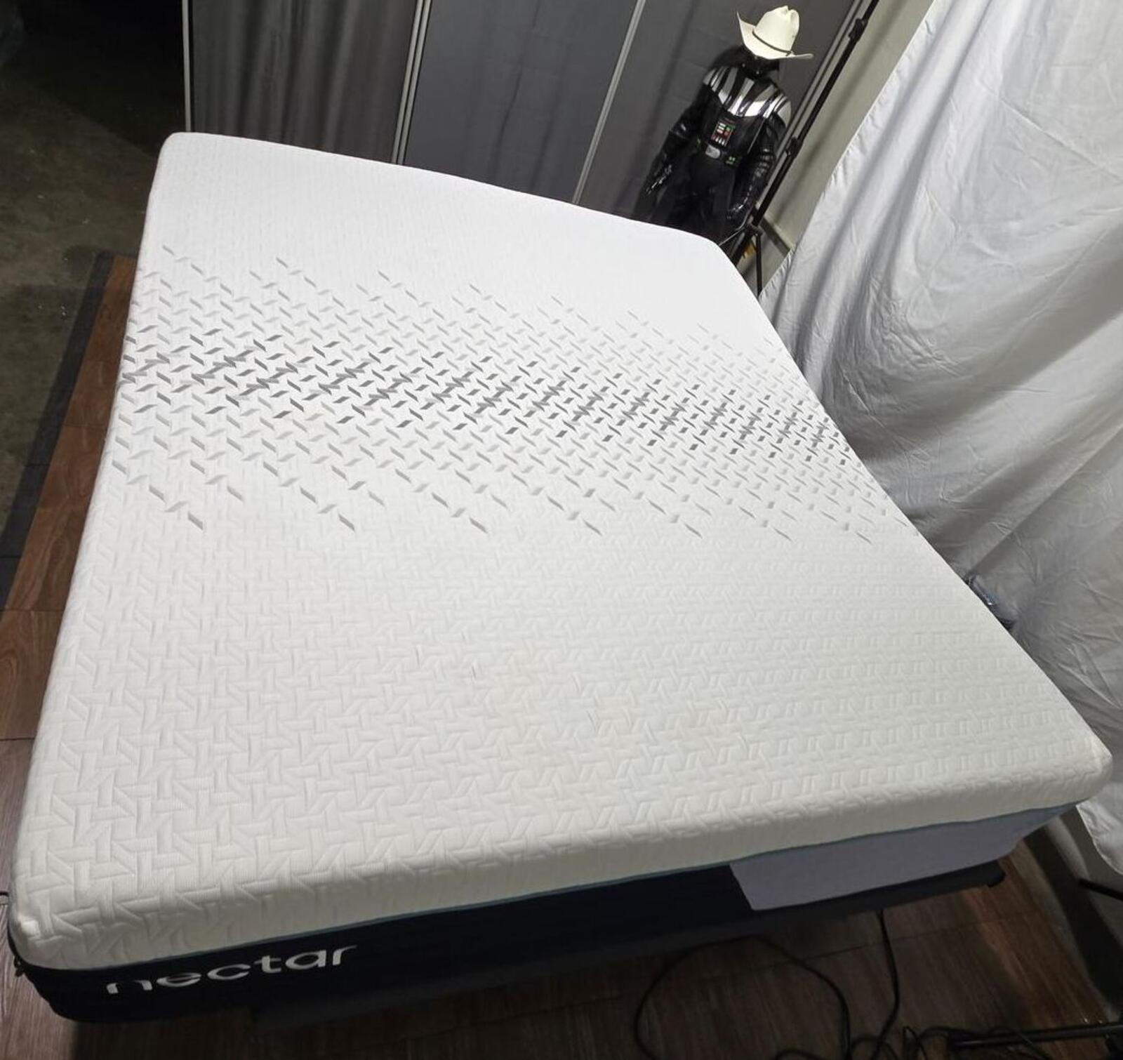 Nectar premier Hybrid King mattress, Great Condition