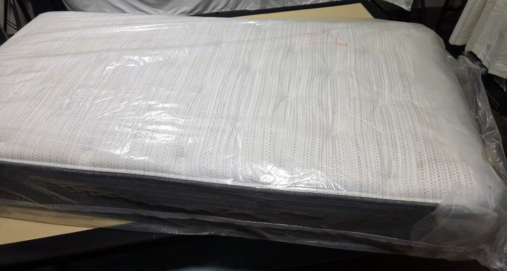 Beautyrest Silver BRS900 Plush Twin mattress, BRAND NEW Condition