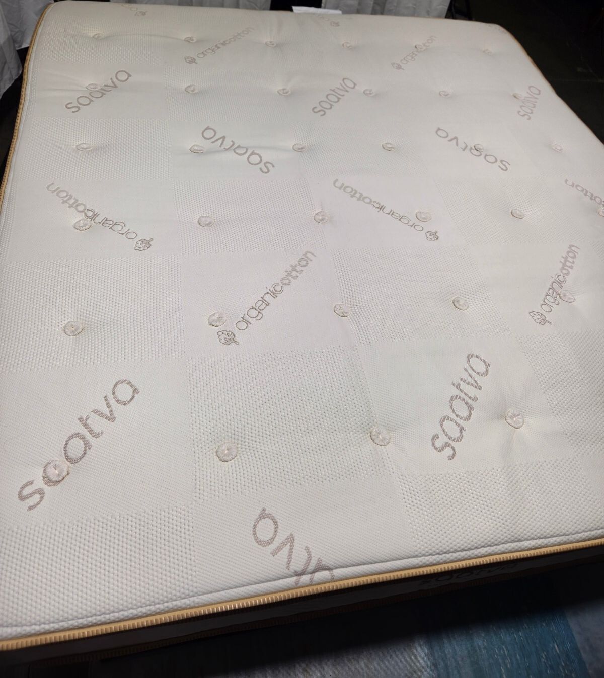 Saatva Latex Hybrid King mattress, Like New Condition