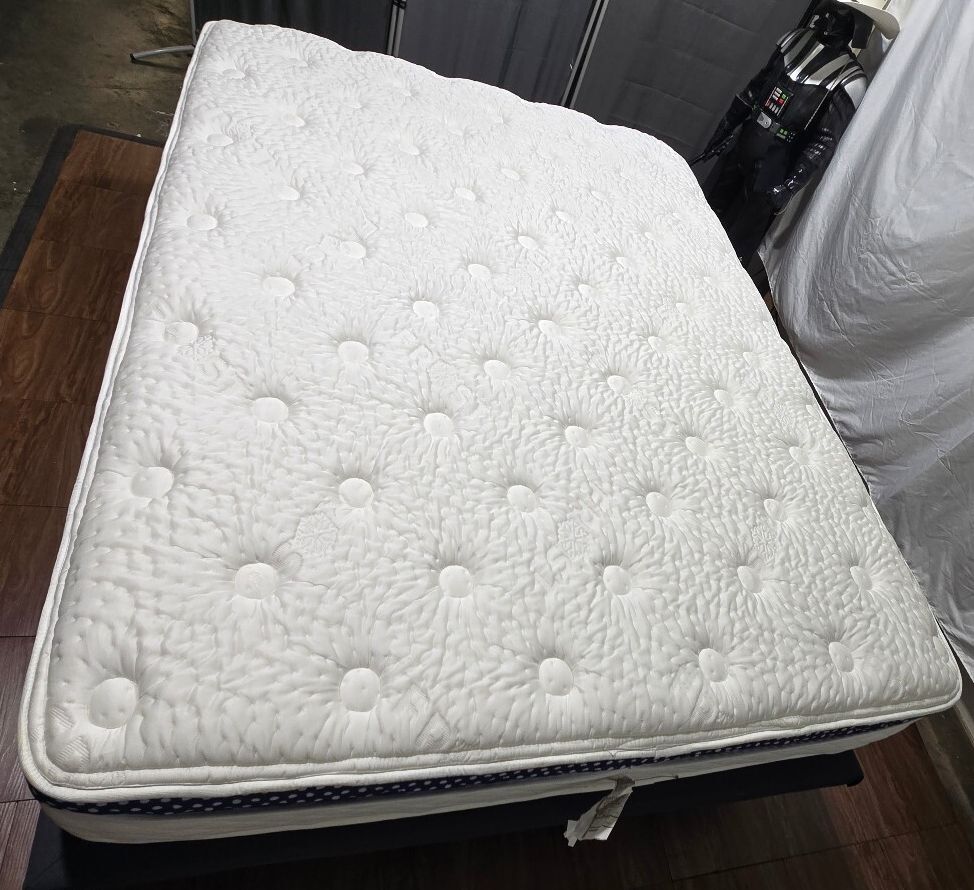 Winkbed w/ Frost Cooling, Luxury Firm Queen mattress, Like New Condition