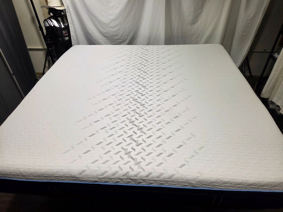 Nectar Classic Hybrid King mattress, Mint Condition