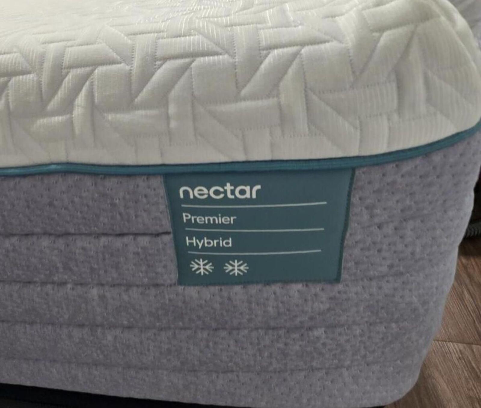 Nectar premier Hybrid King mattress, Great Condition