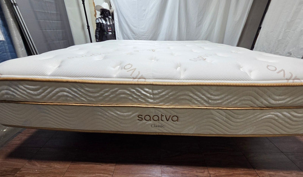 Saatva Classic Plush 14.5" King mattress, Like New Condition