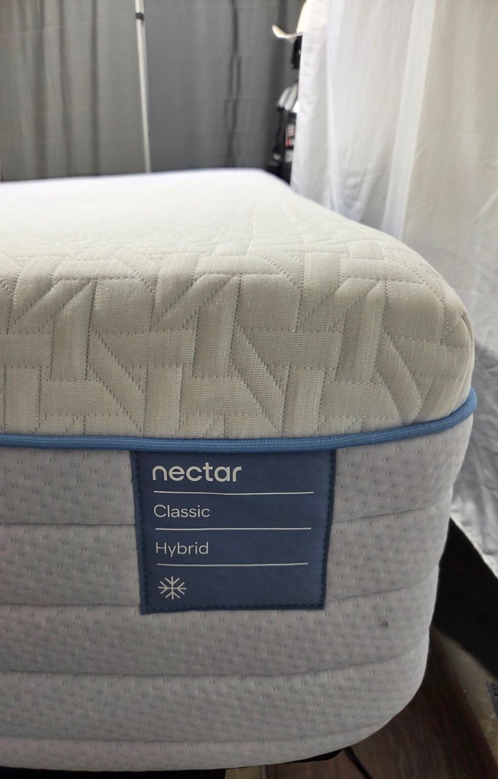 Nectar Classic Hybrid King mattress, Mint Condition