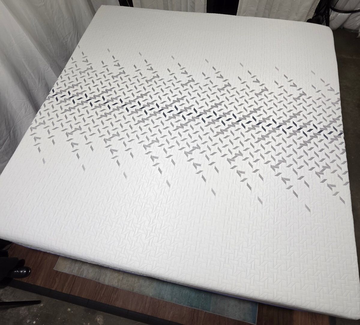 Nectar Luxe Hybrid King mattress, Like New Condition