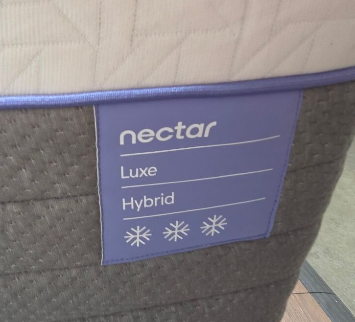 Nectar Luxe Hybrid King mattress, Like New Condition