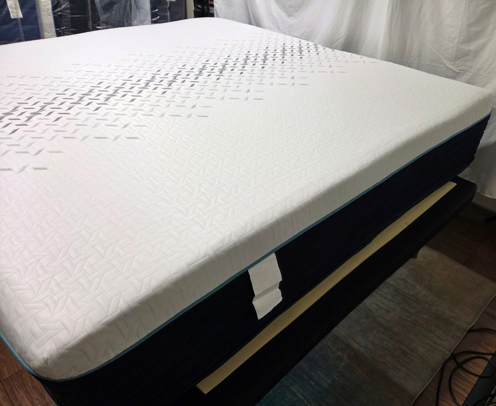 Nectar Premier Hybrid King Mattress w/ NectarCool Tech, Great condition