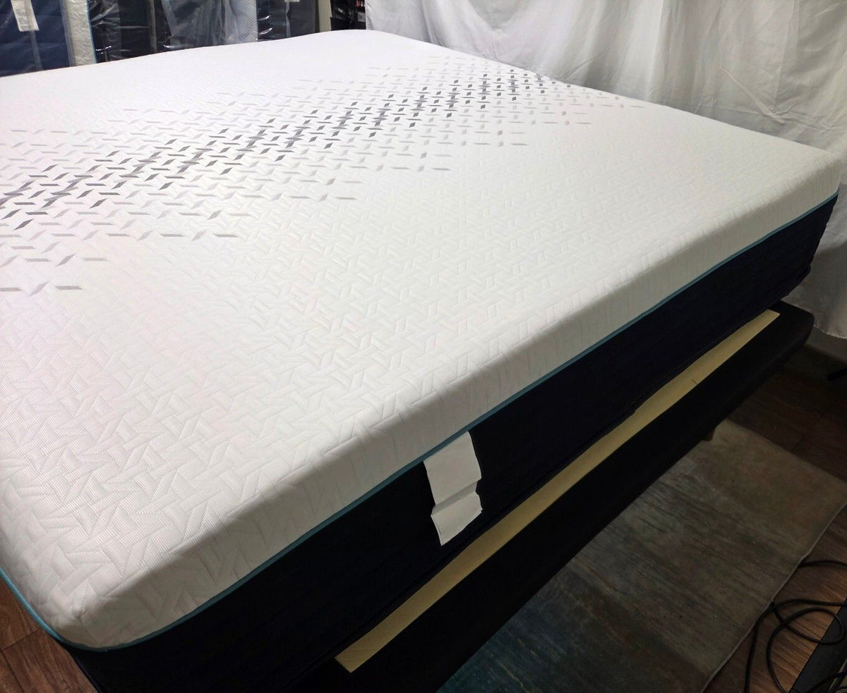 Nectar Premier Hybrid King Mattress w/ NectarCool Tech, Great condition